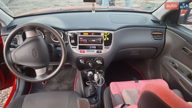 Хэтчбек Kia Rio 2006 в Львове