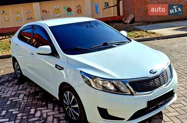 Седан Kia Rio 2013 в Ромнах