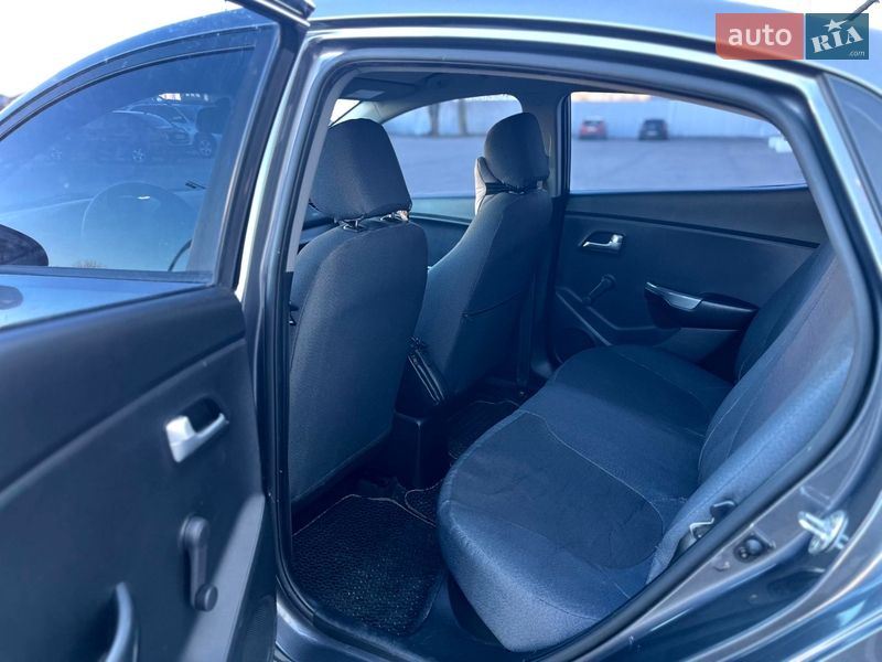 Седан Kia Rio 2013 в Полтаве