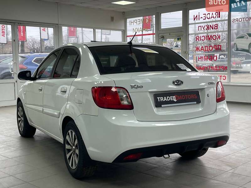 Седан Kia Rio 2010 в Киеве