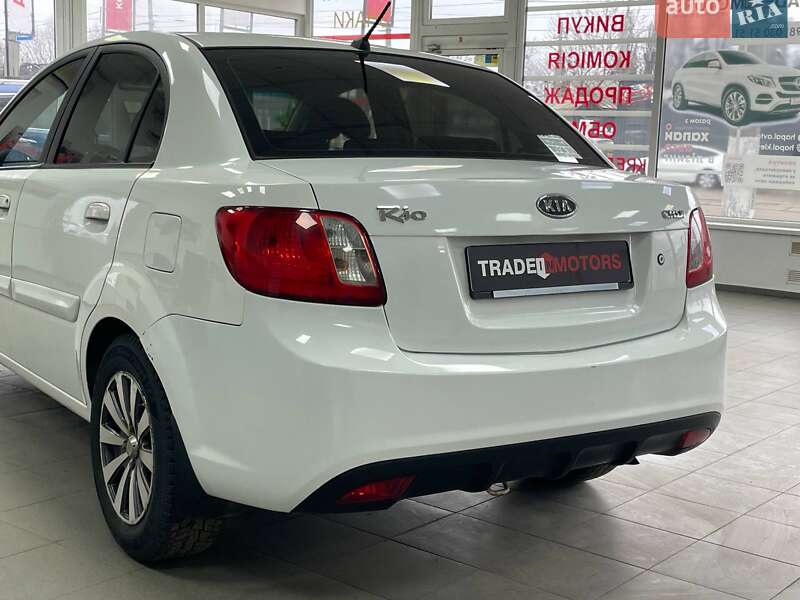 Седан Kia Rio 2010 в Киеве