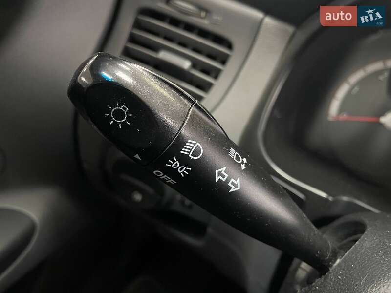 Седан Kia Rio 2010 в Киеве