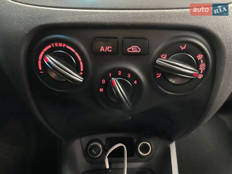 Седан Kia Rio 2010 в Киеве