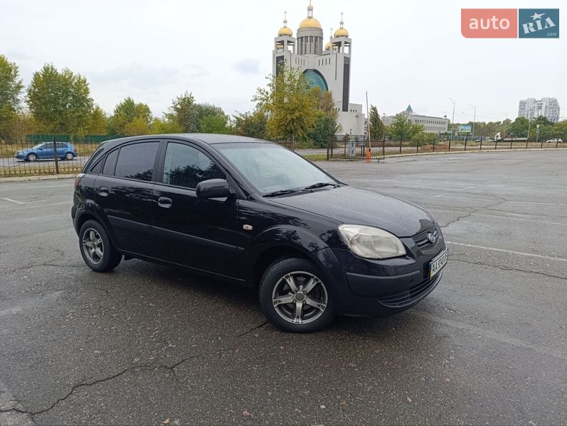 Хэтчбек Kia Rio 2005 в Киеве