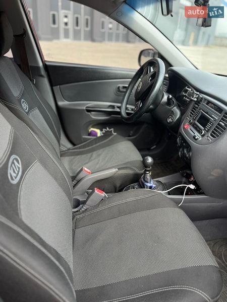 Седан Kia Rio 2010 в Вишневом
