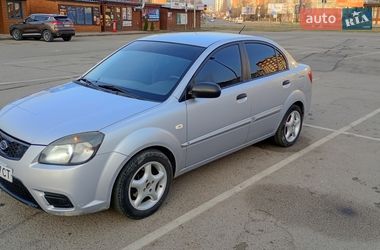 Седан Kia Rio 2010 в Ивано-Франковске