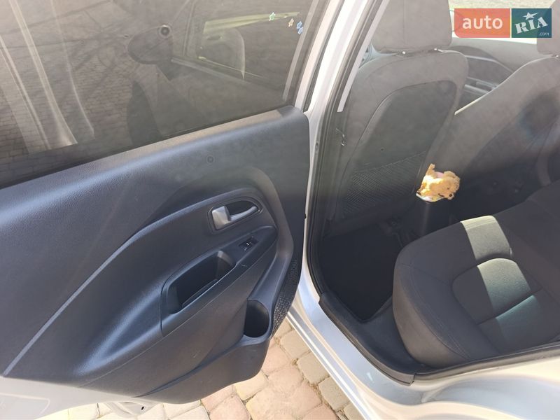Хетчбек Kia Rio 2014 в Володимирі фото 20 Хетчбек Kia Rio 2014 в Володимирі