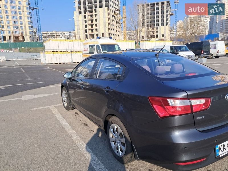 Седан Kia Rio 2017 в Киеве