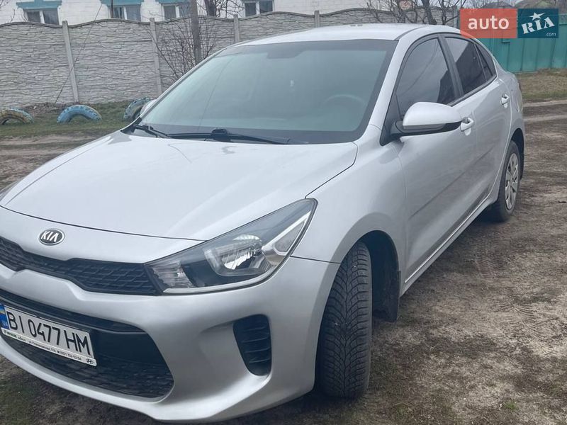 Седан Kia Rio 2017 в Зміїві