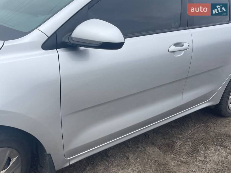 Седан Kia Rio 2017 в Зміїві