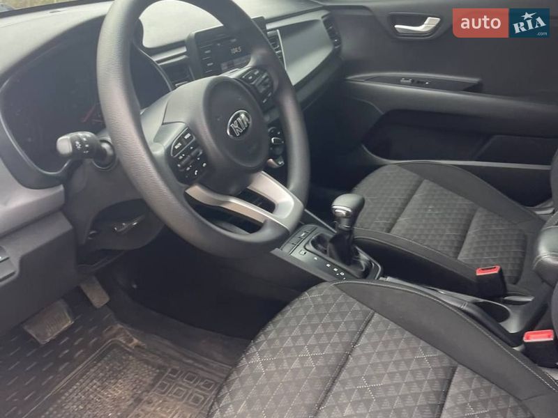 Седан Kia Rio 2017 в Зміїві