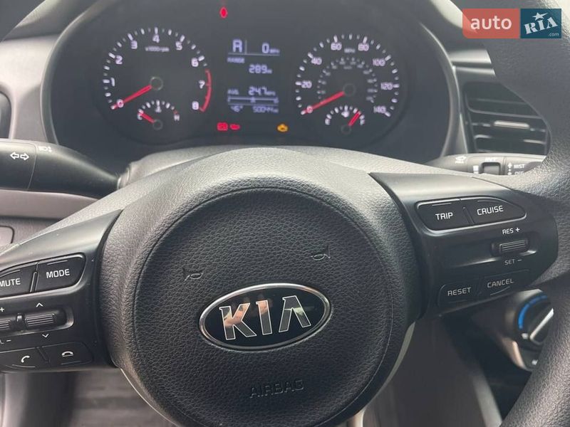 Седан Kia Rio 2017 в Зміїві