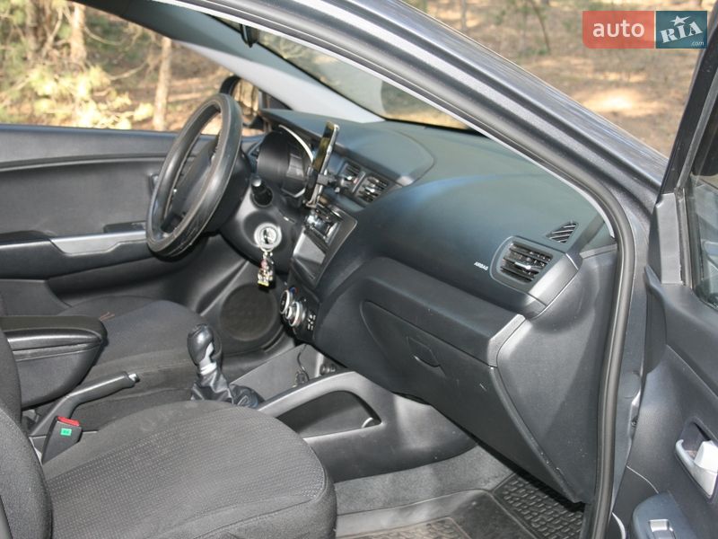 Хэтчбек Kia Rio 2012 в Киеве фото 12 Хэтчбек Kia Rio 2012 в Киеве