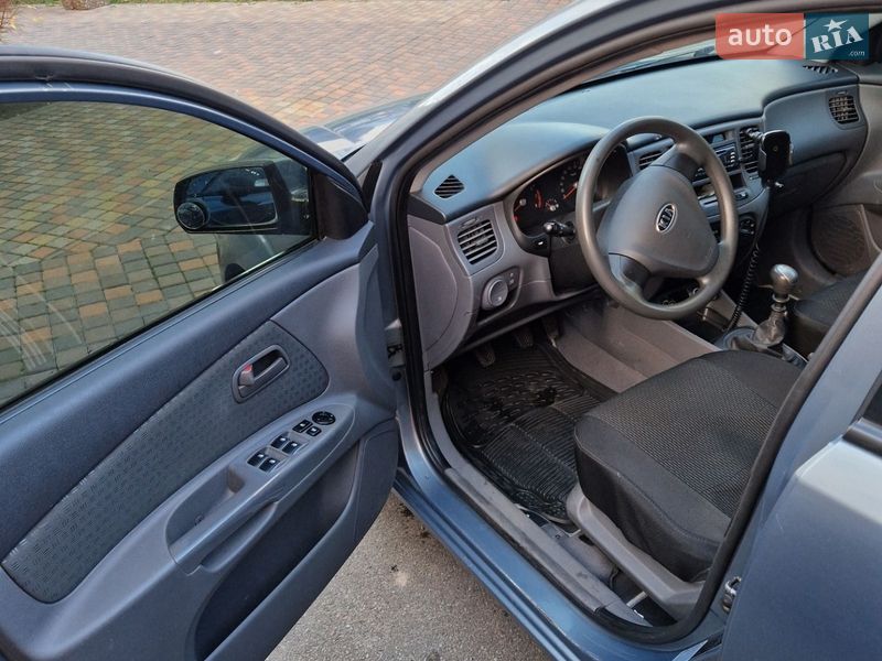 Седан Kia Rio 2007 в Вишневом фото 7 Седан Kia Rio 2007 в Вишневом