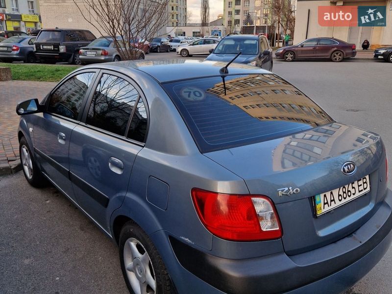 Седан Kia Rio 2007 в Вишневом фото 4 Седан Kia Rio 2007 в Вишневом