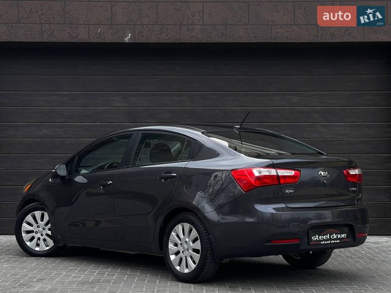Седан Kia Rio 2015 в Николаеве