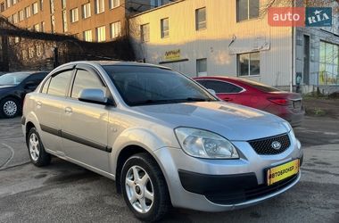 Седан Kia Rio 2006 в Николаеве