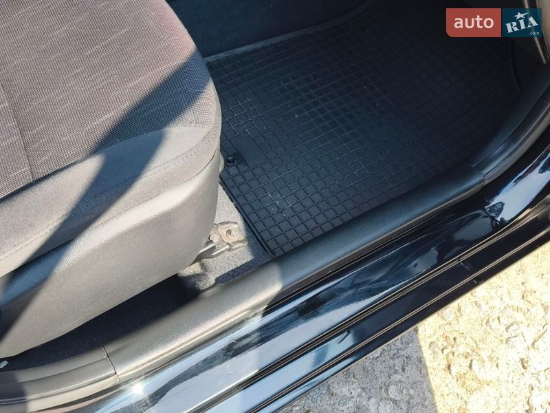 Хетчбек Kia Rio 2013 в Києві фото 21 Хетчбек Kia Rio 2013 в Києві