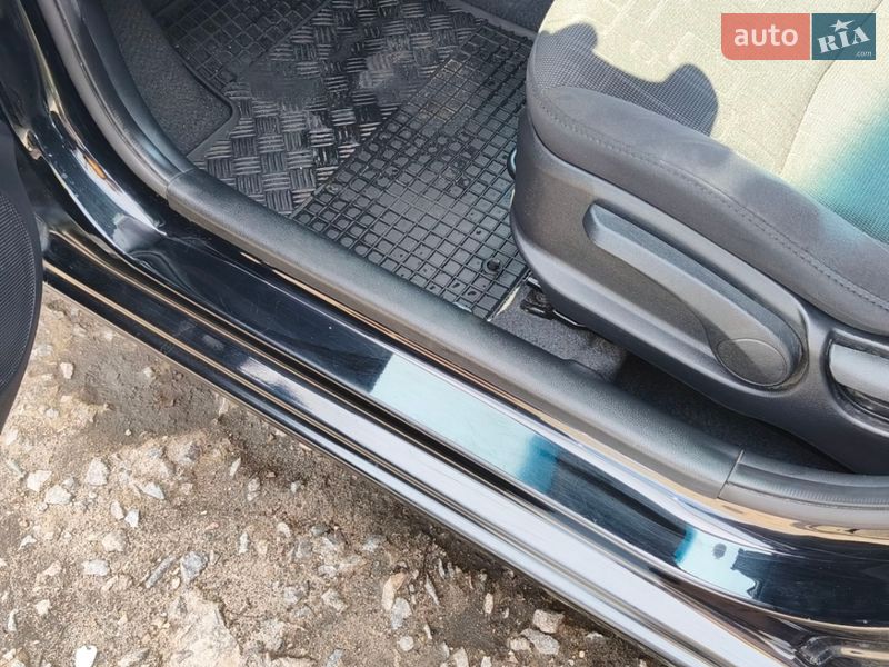 Хетчбек Kia Rio 2013 в Києві фото 46 Хетчбек Kia Rio 2013 в Києві