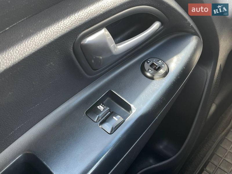 Седан Kia Rio 2017 в Киеве фото 11 Седан Kia Rio 2017 в Киеве