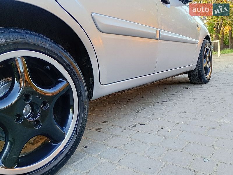 Седан Kia Rio 2010 в Ивано-Франковске