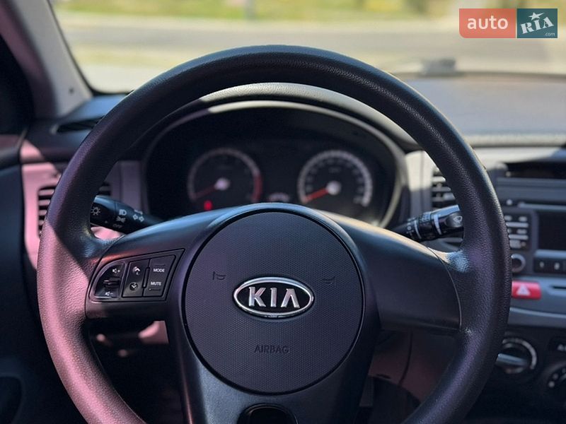 Седан Kia Rio 2011 в Днепре