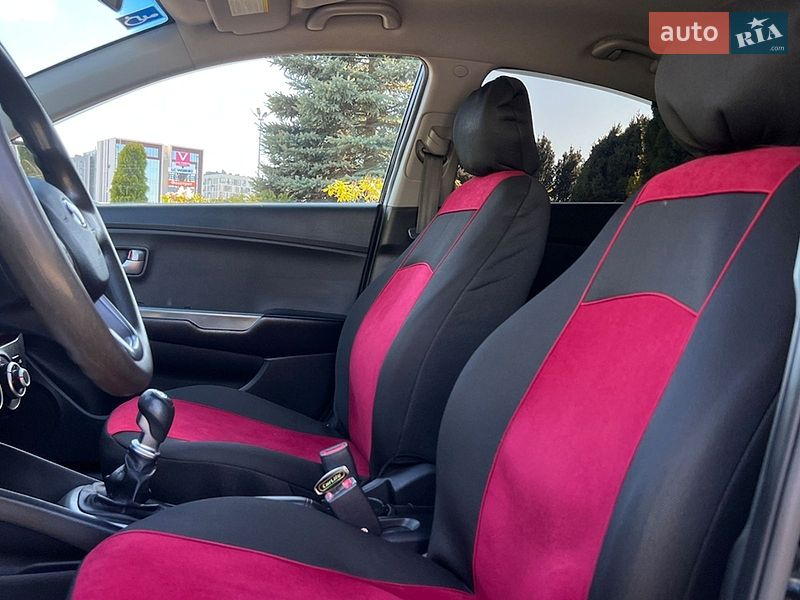 Седан Kia Rio 2013 в Львове