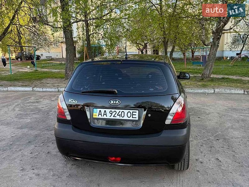 Хэтчбек Kia Rio 2005 в Киеве