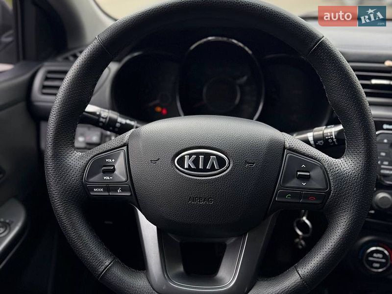 Седан Kia Rio 2012 в Днепре
