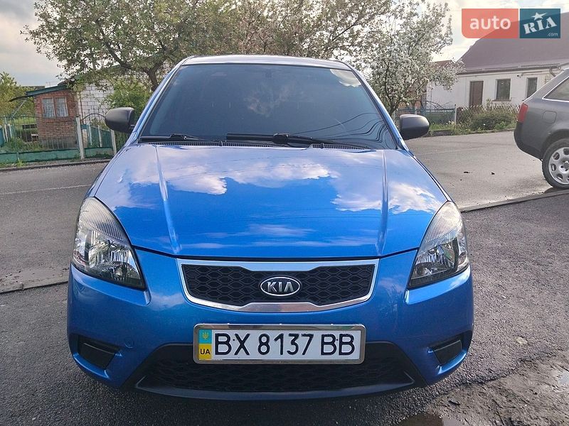 Седан Kia Rio 2010 в Хмельницком