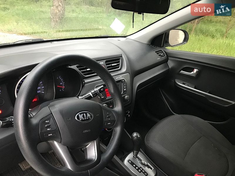 Седан Kia Rio 2013 в Киеве