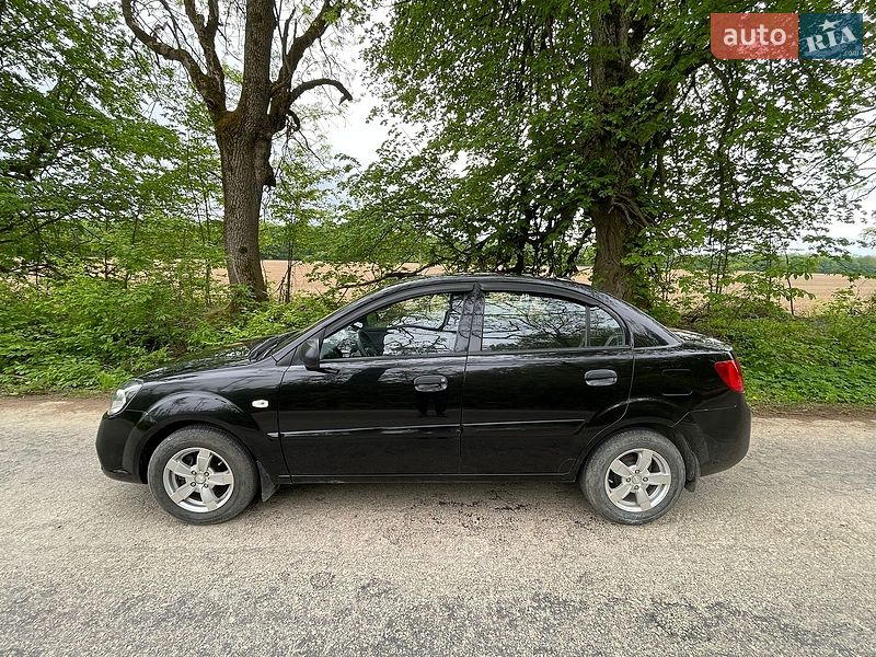 Седан Kia Rio 2010 в Чорткове