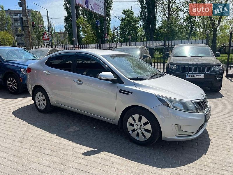 Седан Kia Rio 2013 в Николаеве