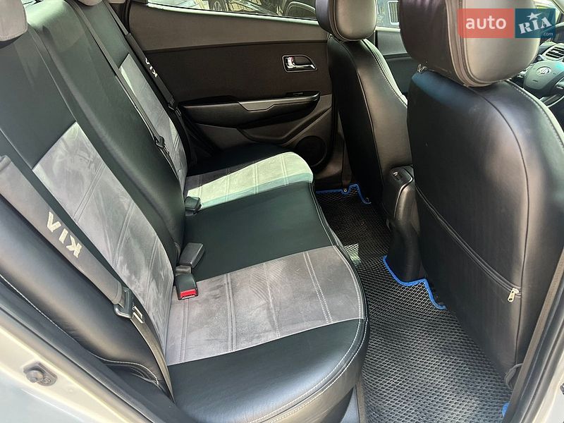 Седан Kia Rio 2013 в Николаеве