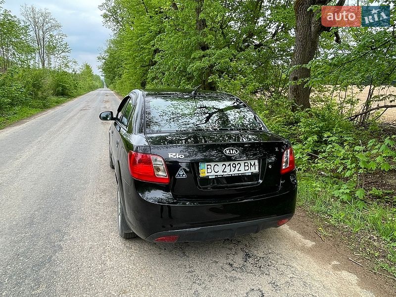 Седан Kia Rio 2010 в Чорткове