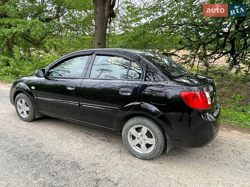 Седан Kia Rio 2010 в Чорткове