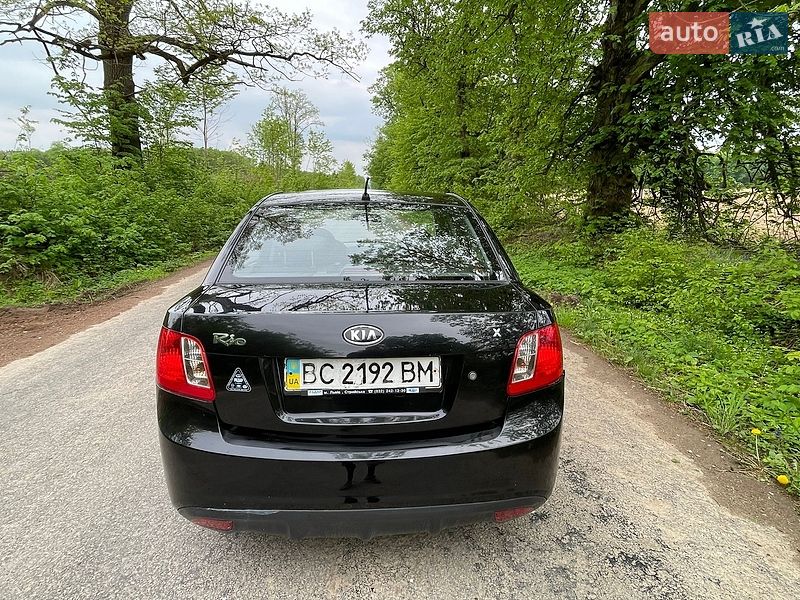 Седан Kia Rio 2010 в Чорткове
