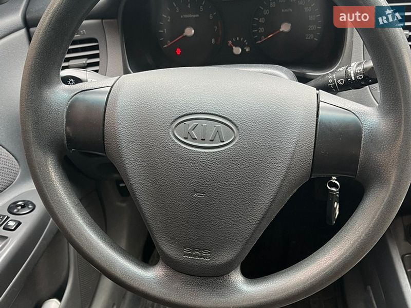Хэтчбек Kia Rio 2008 в Киеве