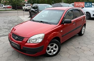 Хэтчбек Kia Rio 2008 в Одессе