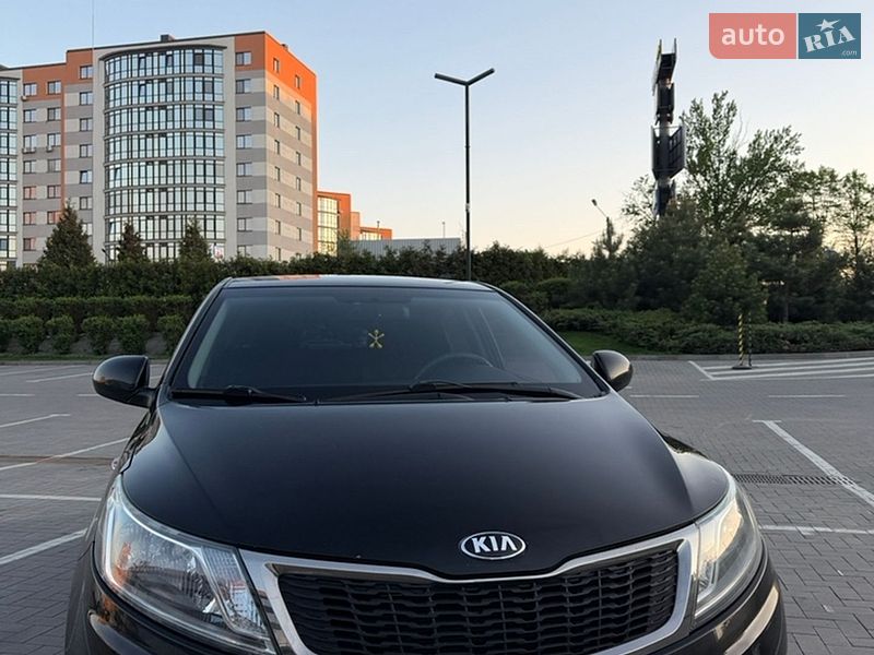Седан Kia Rio 2013 в Ивано-Франковске