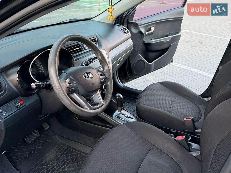 Седан Kia Rio 2013 в Ивано-Франковске