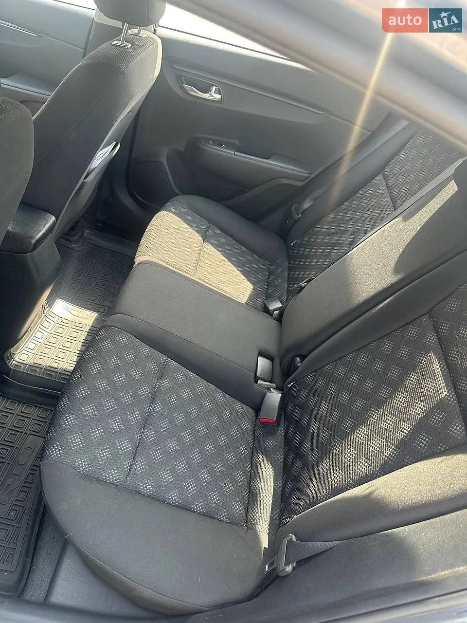 2019 Kia Rio - мініатюра 16