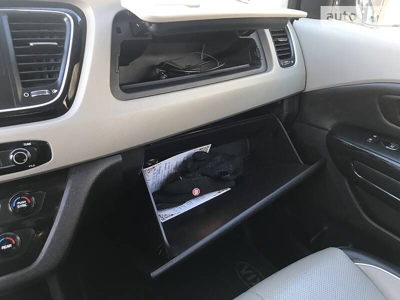 Мінівен Kia Sedona 2015 в Києві