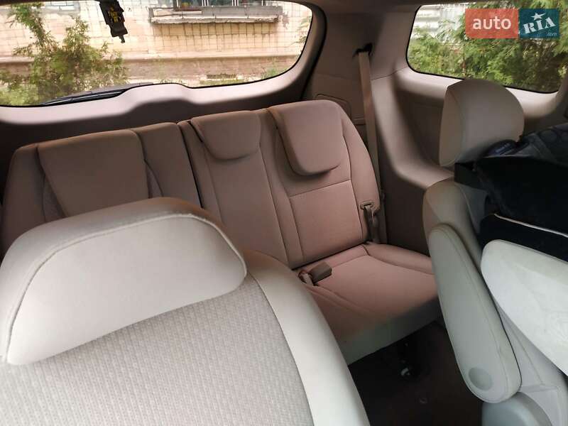 Минивэн Kia Sedona 2015 в Тернополе