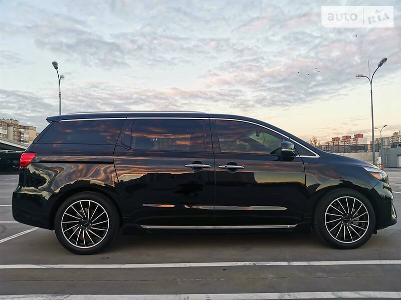 Мінівен Kia Sedona 2017 в Києві