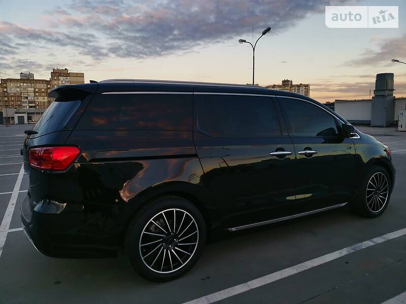 Мінівен Kia Sedona 2017 в Києві