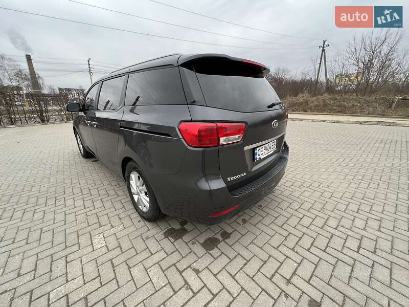 Минивэн Kia Sedona 2017 в Черновцах