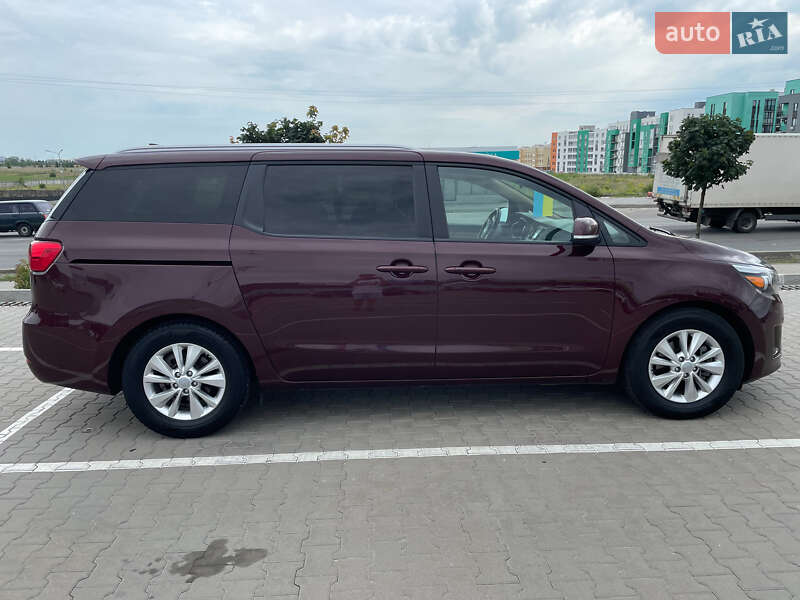 Минивэн Kia Sedona 2017 в Киеве