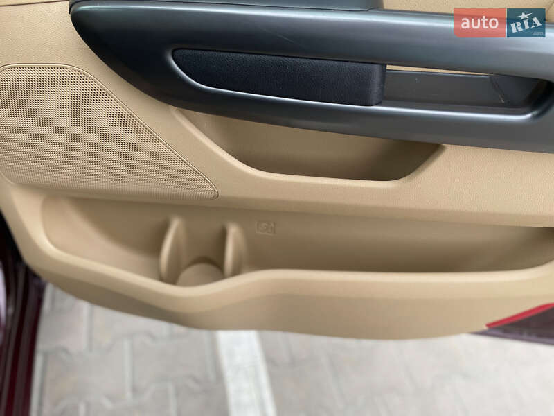 Минивэн Kia Sedona 2017 в Киеве