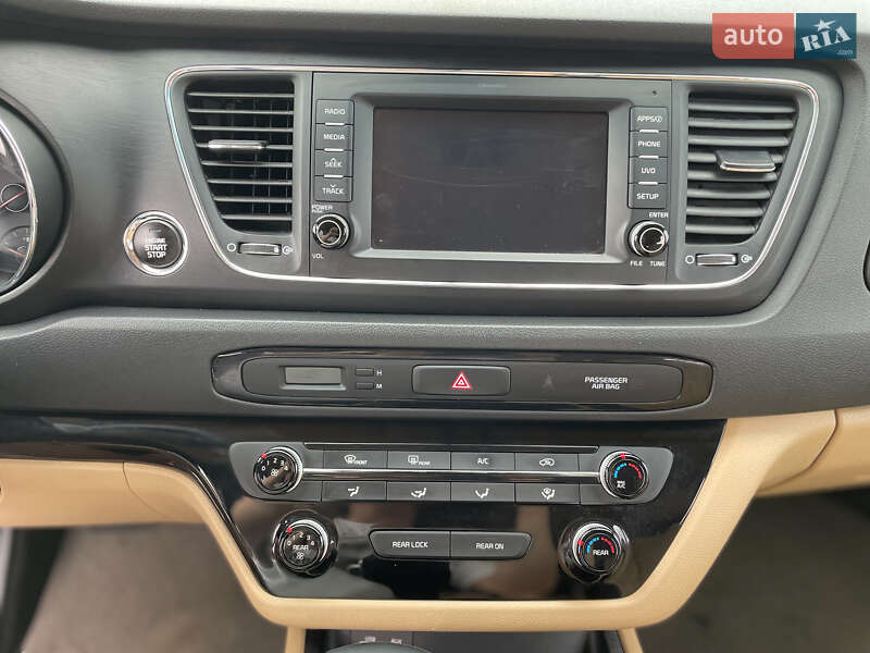 Минивэн Kia Sedona 2017 в Киеве
